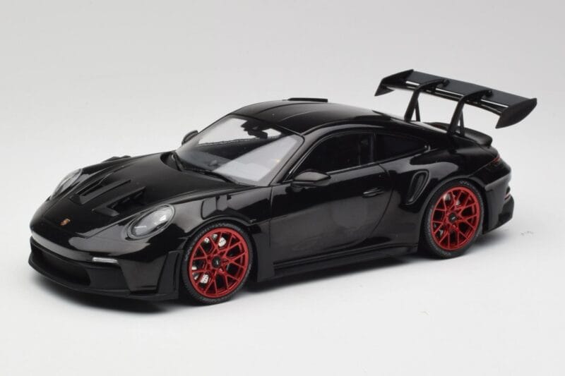 Porsche 911 992 GT3 RS Črna & Rdeča Kolesa & Črn Dekor Minichamps 1:18 153062240 Kovina