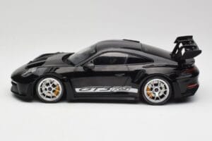 Porsche 911 992 GT3 RS Črn S Srebrnimi Platišči Minichamps 1:18 155062231 Kovina – slika 3 od 6