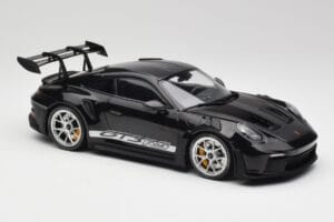 Porsche 911 992 GT3 RS Črn S Srebrnimi Platišči Minichamps 1:18 155062231 Kovina – slika 4 od 6