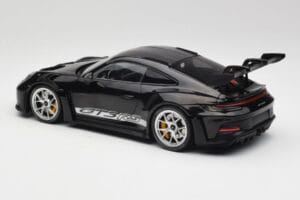 Porsche 911 992 GT3 RS Črn S Srebrnimi Platišči Minichamps 1:18 155062231 Kovina – slika 5 od 6