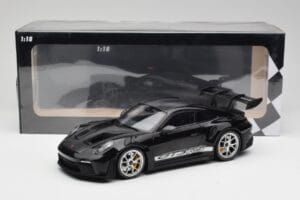 Porsche 911 992 GT3 RS Črn S Srebrnimi Platišči Minichamps 1:18 155062231 Kovina – slika 6 od 6