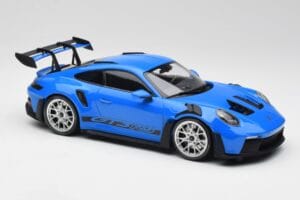 Porsche 911 992 GT3 RS Modra & Srebrna Kolesa & Črn Dekor Minichamps 1:18 153062234 Kovina – slika 4 od 6