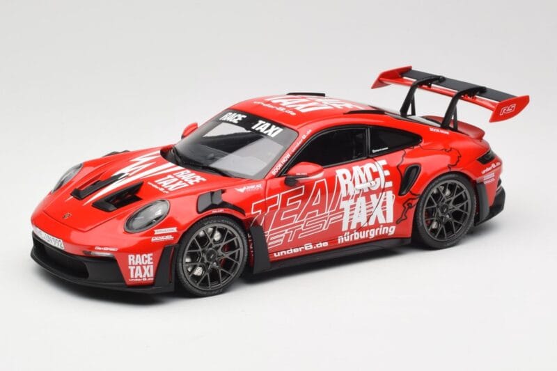 Porsche 911 992 GT3 RS Getspeed Race Taxi Guards Red Minichamps 1:18 110062040 Kovina