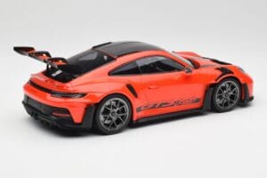 Porsche 911 992 GT3 RS Guards Oranžen & Srebrna Platišča Minichamps 1:18 911992002 Kovina – slika 2 od 6