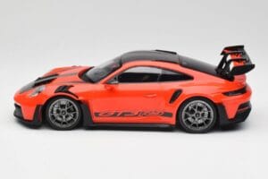 Porsche 911 992 GT3 RS Guards Oranžen & Srebrna Platišča Minichamps 1:18 911992002 Kovina – slika 3 od 6
