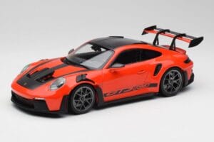 Porsche 911 992 GT3 RS Guards Oranžen & Srebrna Platišča Minichamps 1:18 911992002 Kovina