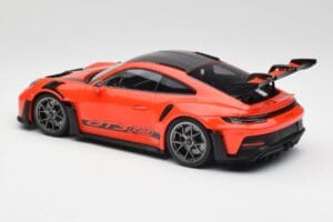 Porsche 911 992 GT3 RS Guards Oranžen & Srebrna Platišča Minichamps 1:18 911992002 Kovina – slika 5 od 6