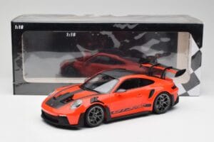Porsche 911 992 GT3 RS Guards Oranžen & Srebrna Platišča Minichamps 1:18 911992002 Kovina – slika 6 od 6