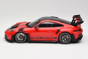 Porsche 911 992 GT3 RS Guards Rdeča & Srebrna Kolesa Weissach Package Minichamps 1:18 153062246 Kovina – slika 3 od 6