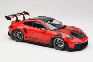 Porsche 911 992 GT3 RS Guards Rdeča & Srebrna Kolesa Weissach Package Minichamps 1:18 153062246 Kovina – slika 4 od 6