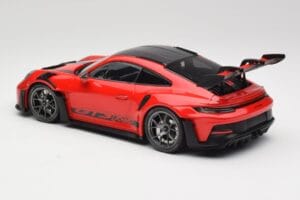Porsche 911 992 GT3 RS Guards Rdeča & Srebrna Kolesa Weissach Package Minichamps 1:18 153062246 Kovina – slika 5 od 6