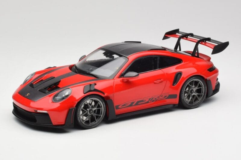Porsche 911 992 GT3 RS Guards Rdeča & Srebrna Kolesa Weissach Package Minichamps 1:18 153062246 Kovina