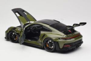 Porsche 911 992 GT3 RS Nato Olive & Black Wheels Minichamps 1:18 110062027 Kovina – slika 5 od 8