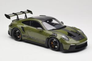 Porsche 911 992 GT3 RS Nato Olive & Black Wheels Minichamps 1:18 110062027 Kovina – slika 6 od 8