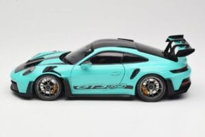 Porsche 911 992 GT3 RS Python Green & Dark Silver Wheels Minichamps 1:18 110062026 Kovina – slika 4 od 8