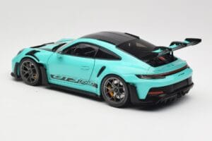 Porsche 911 992 GT3 RS Python Green & Dark Silver Wheels Minichamps 1:18 110062026 Kovina – slika 7 od 8