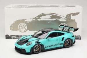 Porsche 911 992 GT3 RS Python Green & Dark Silver Wheels Minichamps 1:18 110062026 Kovina – slika 8 od 8