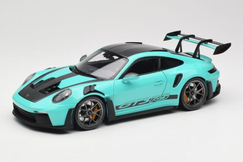 Porsche 911 992 GT3 RS Python Green & Dark Silver Wheels Minichamps 1:18 110062026 Kovina