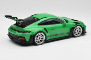 Porsche 911 992 GT3 RS Python Zelena & Srebrna Kolesa & Črn Dekor Minichamps 1:18 153062235 Kovina – slika 2 od 6
