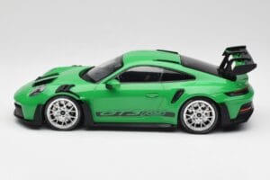 Porsche 911 992 GT3 RS Python Zelena & Srebrna Kolesa & Črn Dekor Minichamps 1:18 153062235 Kovina – slika 3 od 6