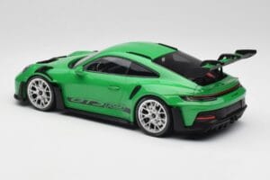 Porsche 911 992 GT3 RS Python Zelena & Srebrna Kolesa & Črn Dekor Minichamps 1:18 153062235 Kovina – slika 5 od 6