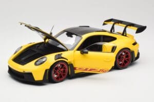Porsche 911 992 GT3 RS Racing Yellow Weissach Package & Red Wheels Minichamps 1:18 110062025 Kovina – slika 2 od 8