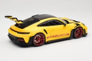 Porsche 911 992 GT3 RS Racing Yellow Weissach Package & Red Wheels Minichamps 1:18 110062025 Kovina – slika 3 od 8