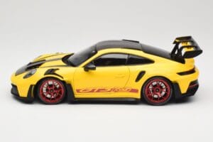 Porsche 911 992 GT3 RS Racing Yellow Weissach Package & Red Wheels Minichamps 1:18 110062025 Kovina – slika 4 od 8