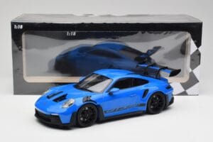 Porsche 911 992 GT3 RS Shark Modra & Črna Kolesa Minichamps 1:18 153062233 Kovina – slika 6 od 6