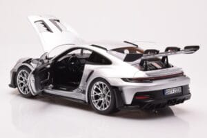 Porsche 911 992 GT3 RS Srebrn Metalik Norev 1:18 187357 Kovina – slika 5 od 8
