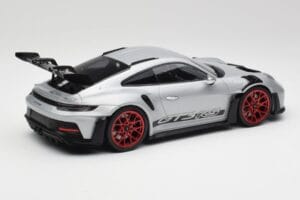 Porsche 911 992 GT3 RS Srebrna & Rdeča Kolesa Minichamps 1:18 153062241 Kovina – slika 2 od 6
