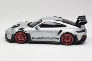 Porsche 911 992 GT3 RS Srebrna & Rdeča Kolesa Minichamps 1:18 153062241 Kovina – slika 3 od 6