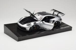 Porsche 911 992 GT3 RS Srebrna Weissach Package Minichamps 1:18 110062020 Kovina – slika 3 od 8