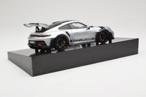 Porsche 911 992 GT3 RS Srebrna Weissach Package Minichamps 1:18 110062020 Kovina – slika 4 od 8