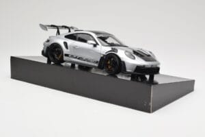 Porsche 911 992 GT3 RS Srebrna Weissach Package Minichamps 1:18 110062020 Kovina – slika 6 od 8