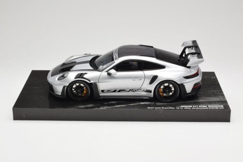 Porsche 911 992 GT3 RS Srebrna Weissach Package Minichamps 1:18 110062020 Kovina