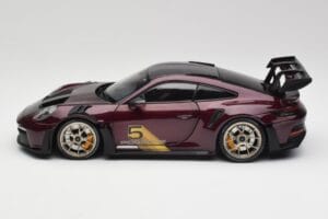 Porsche 911 992 GT3 RS Ultraviolet & Srebrna Kolesa Minichamps 1:18 110062029 Kovina – slika 4 od 8