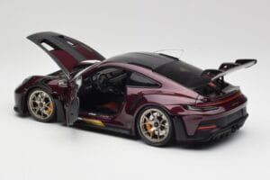 Porsche 911 992 GT3 RS Ultraviolet & Srebrna Kolesa Minichamps 1:18 110062029 Kovina – slika 5 od 8