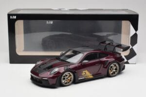 Porsche 911 992 GT3 RS Ultraviolet & Srebrna Kolesa Minichamps 1:18 110062029 Kovina – slika 8 od 8