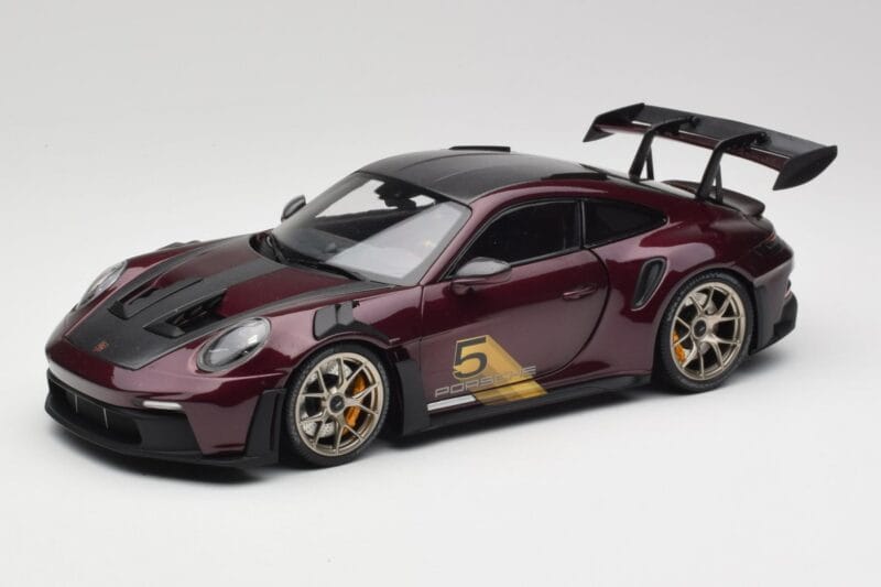 Porsche 911 992 GT3 RS Ultraviolet & Srebrna Kolesa Minichamps 1:18 110062029 Kovina