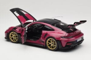 Porsche 911 992 GT3 RS Weissach Package Ruby Star Norev 1:18 187370 Kovina – slika 5 od 8