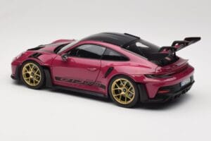 Porsche 911 992 GT3 RS Weissach Package Ruby Star Norev 1:18 187370 Kovina – slika 7 od 8