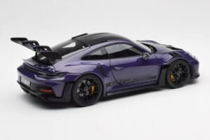 Porsche 911 992 GT3 RS Weissach Package Ultraviolet Norev 1:18 187368 Kovina – slika 3 od 8