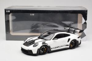 Porsche 911 992 GT3 RS Bela & Črna Kolesa Minichamps 1:18 155062230 Kovina – slika 6 od 6