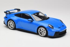 Porsche 911 992 GT3 Shark Modra & Srebrna Kolesa Minichamps 1:18 143069015 Smola – slika 4 od 6