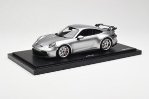 Porsche 911 992 GT3 Srebrna Minichamps 1:18 WAP0211510M004 Smola
