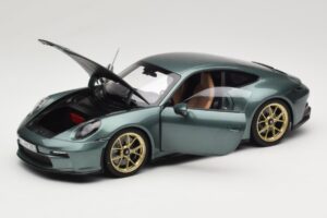 Porsche 911 992 GT3 Touring Package Malachite Green Metallic Norev 1:18 187382 Kovina – slika 2 od 8