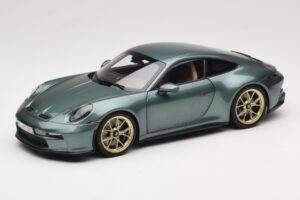 Porsche 911 992 GT3 Touring Package Malachite Green Metallic Norev 1:18 187382 Kovina