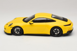 Porsche 911 992 GT3 Touring Rumena Črna Platišča Minichamps 1:18 117069021 Kovina – slika 3 od 6