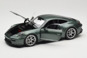 Porsche 911 992 S/T Malachite Green Metallic Norev 1:18 187472 Kovina – slika 2 od 8